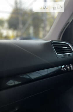 Хэтчбек Volkswagen Golf 2010 в 