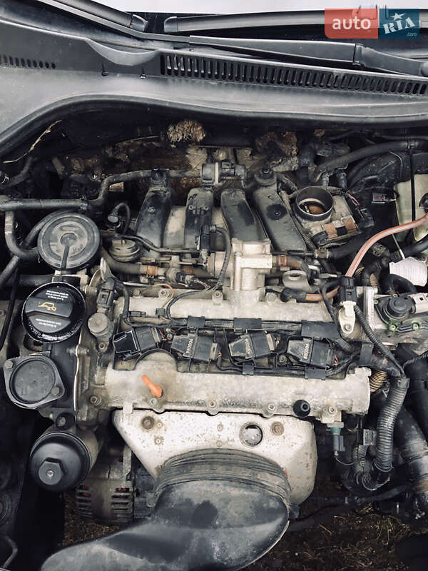 Хетчбек Volkswagen Golf 2004 в Тячеві