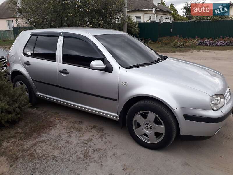 Хэтчбек Volkswagen Golf 2002 в Полтаве
