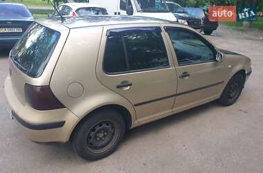 Хэтчбек Volkswagen Golf 2003 в Киеве