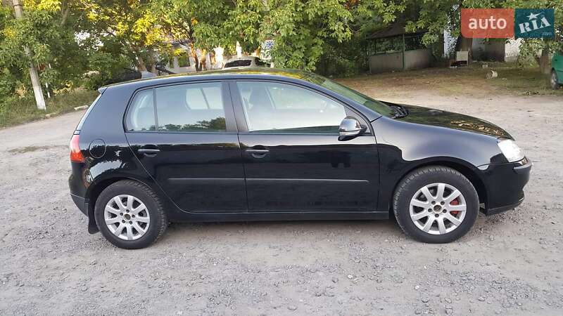 Хетчбек Volkswagen Golf 2005 в Кодимі