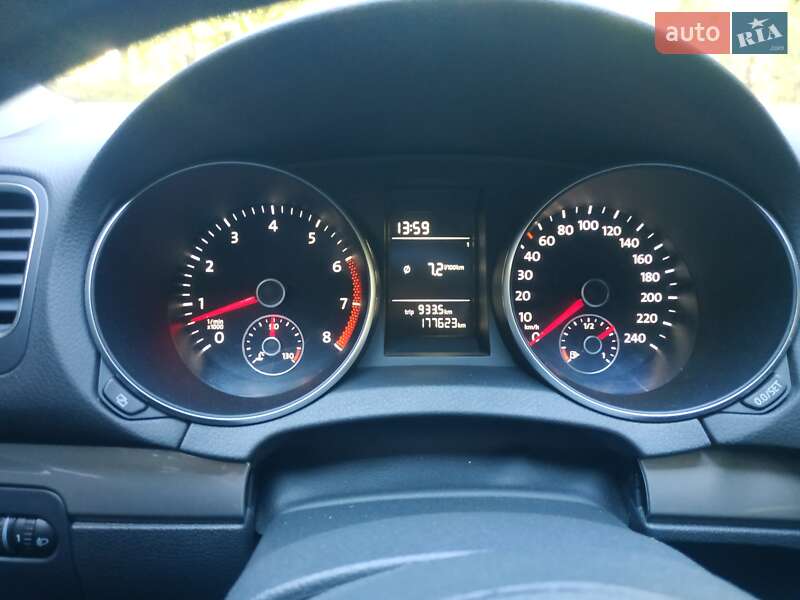 Хетчбек Volkswagen Golf 2009 в Харкові