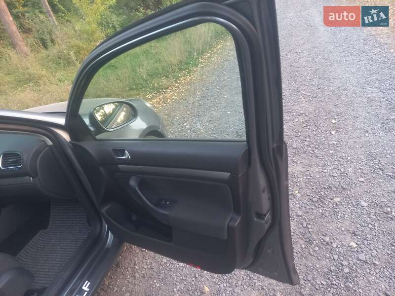 Універсал Volkswagen Golf 2010 в Миргороді