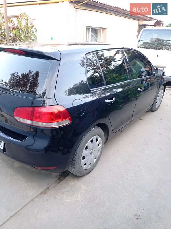 Хэтчбек Volkswagen Golf 2011 в Белозерке