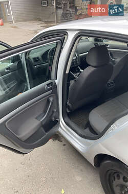Хэтчбек Volkswagen Golf 2007 в 