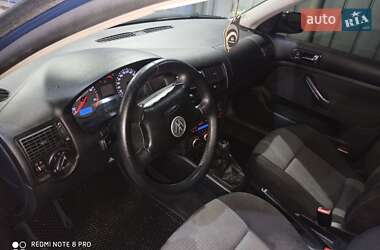 Хэтчбек Volkswagen Golf 2003 в Черновцах