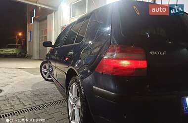 Хэтчбек Volkswagen Golf 2003 в Черновцах