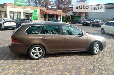 Універсал Volkswagen Golf 2010 в 