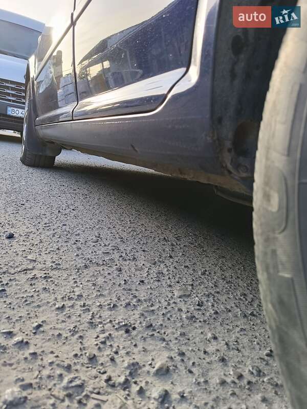 Хетчбек Volkswagen Golf 2002 в Івано-Франківську