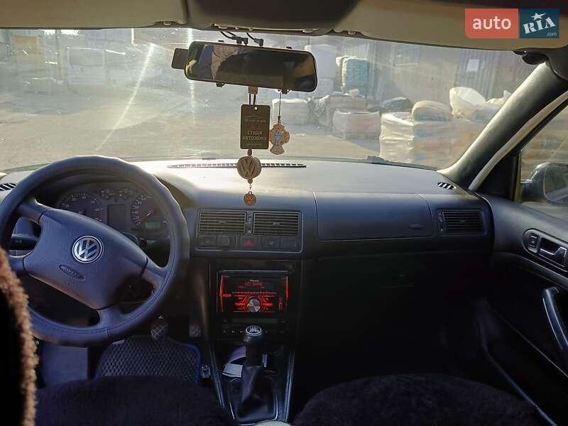 Хетчбек Volkswagen Golf 2002 в Івано-Франківську