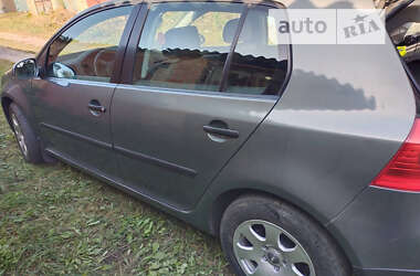 Хэтчбек Volkswagen Golf 2005 в Пирятине