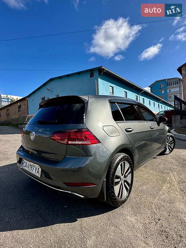 Хетчбек Volkswagen Golf 2017 в Умані