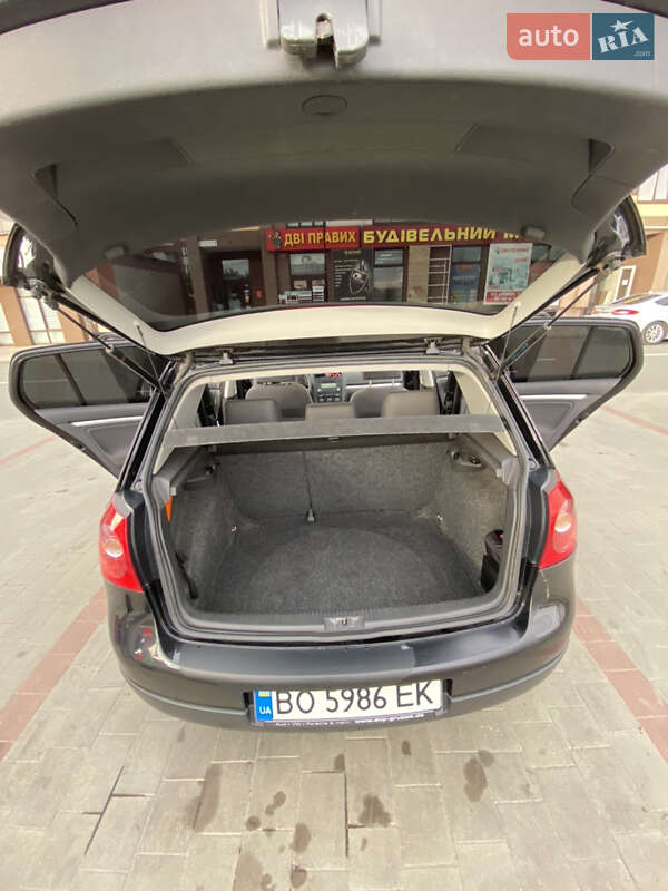 Хэтчбек Volkswagen Golf 2006 в Тернополе