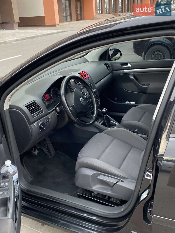 Хэтчбек Volkswagen Golf 2006 в Тернополе