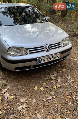 Хэтчбек Volkswagen Golf 2003 в Змиеве