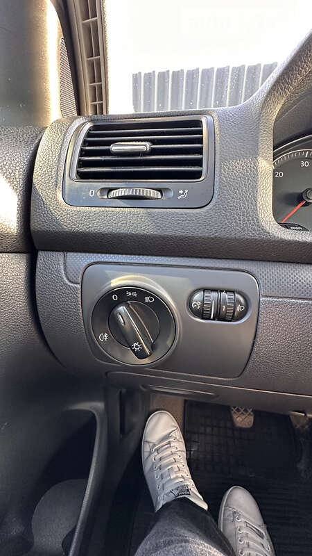 Хетчбек Volkswagen Golf 2006 в Ужгороді