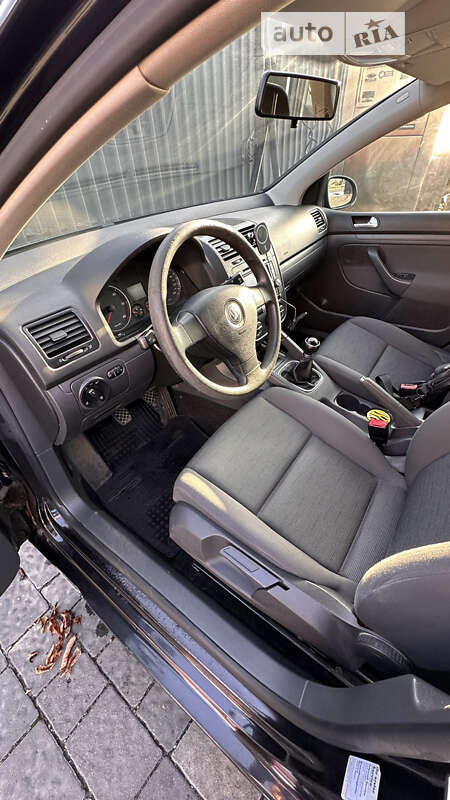 Хетчбек Volkswagen Golf 2006 в Ужгороді