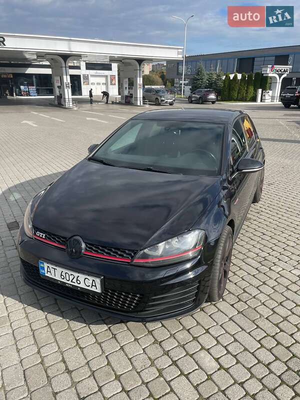 Хэтчбек Volkswagen Golf 2013 в Львове