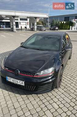Хетчбек Volkswagen Golf 2013 в 