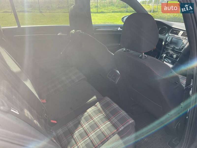 Хэтчбек Volkswagen Golf 2013 в Львове