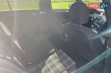 Хетчбек Volkswagen Golf 2013 в 
