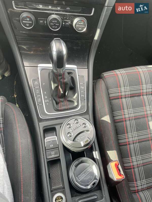 Хэтчбек Volkswagen Golf 2013 в Львове