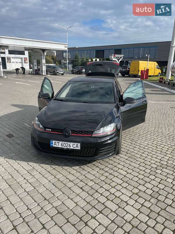 Хэтчбек Volkswagen Golf 2013 в Львове