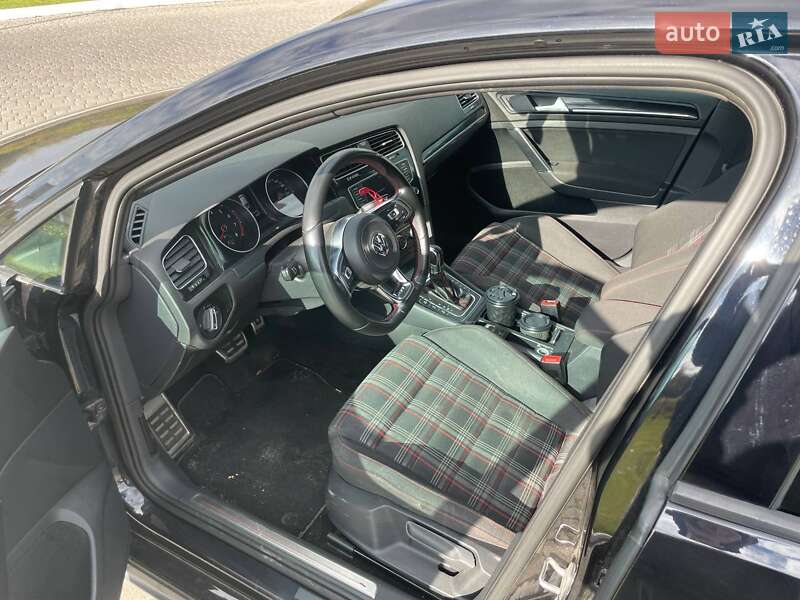 Хэтчбек Volkswagen Golf 2013 в Львове