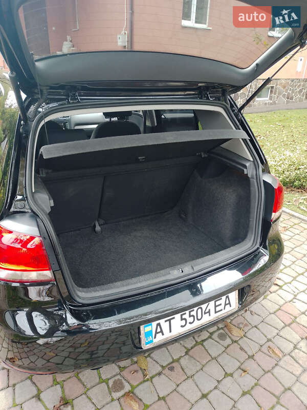 Хетчбек Volkswagen Golf 2010 в Івано-Франківську