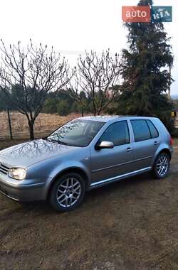 Хэтчбек Volkswagen Golf 2003 в 