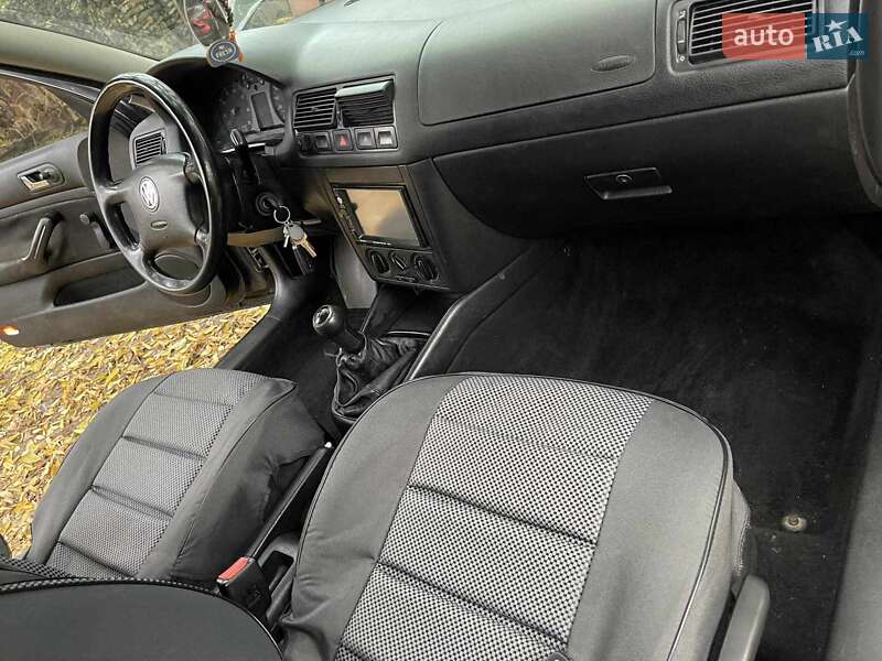 Хетчбек Volkswagen Golf 2000 в Ужгороді