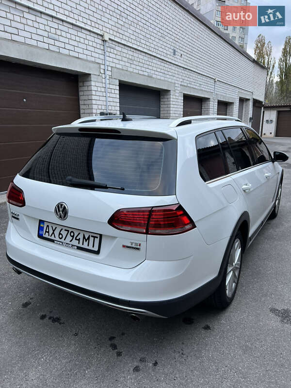 Універсал Volkswagen Golf 2017 в Харкові