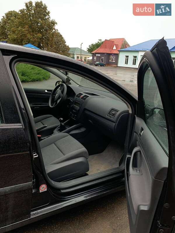 Хетчбек Volkswagen Golf 2005 в Захарівці