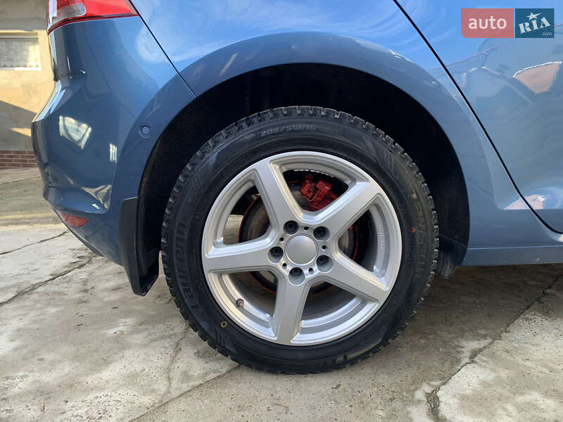 Хетчбек Volkswagen Golf 2013 в Заставній