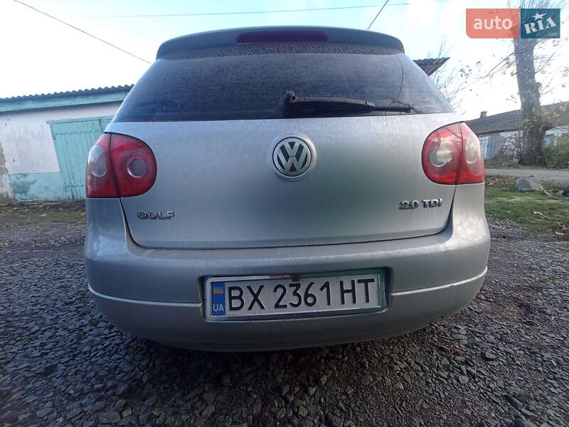 Хэтчбек Volkswagen Golf 2004 в Старой Синяве