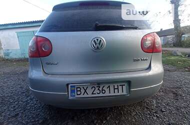 Хэтчбек Volkswagen Golf 2004 в Старой Синяве