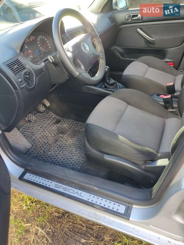 Універсал Volkswagen Golf 2002 в Миргороді
