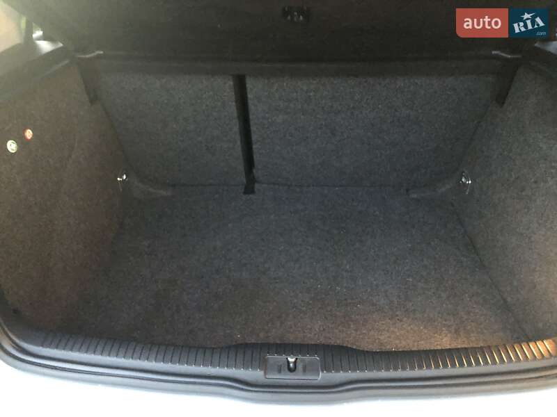 Хэтчбек Volkswagen Golf 2002 в Косове