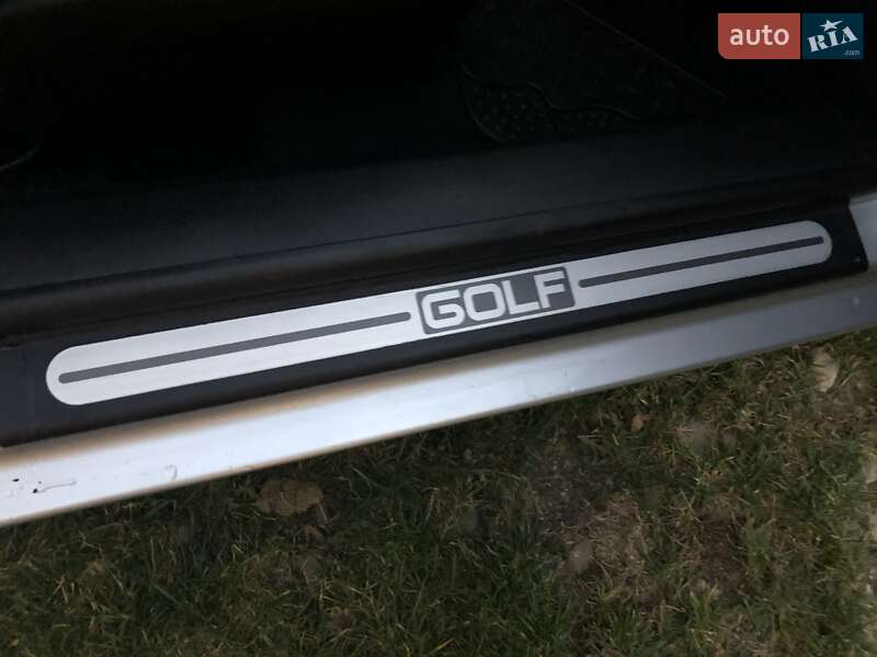 Хэтчбек Volkswagen Golf 2002 в Косове