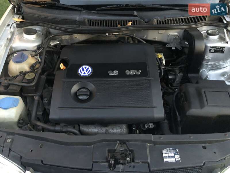 Хэтчбек Volkswagen Golf 2002 в Косове