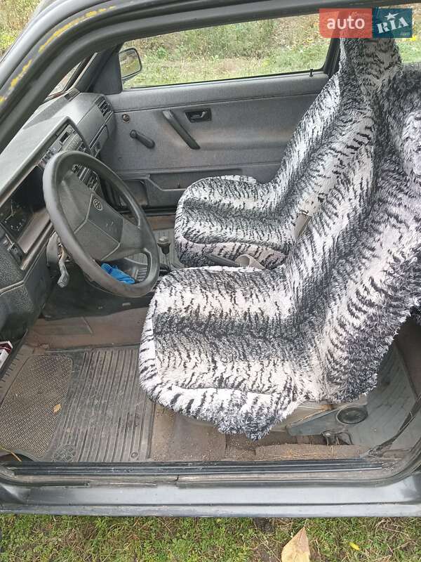 Хэтчбек Volkswagen Golf 1988 в Луцке фото 5 Хэтчбек Volkswagen Golf 1988 в Луцке