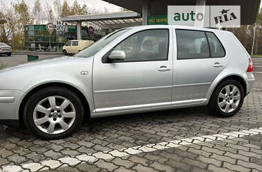 Хетчбек Volkswagen Golf 2003 в Рівному