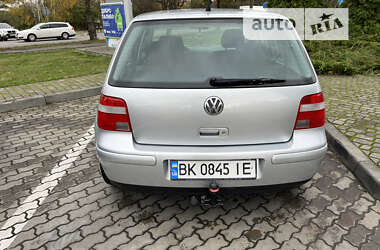 Хетчбек Volkswagen Golf 2003 в Рівному