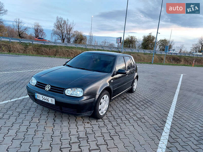 Хэтчбек Volkswagen Golf 2001 в Киеве