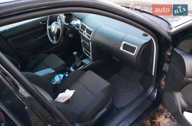 Хэтчбек Volkswagen Golf 2000 в 