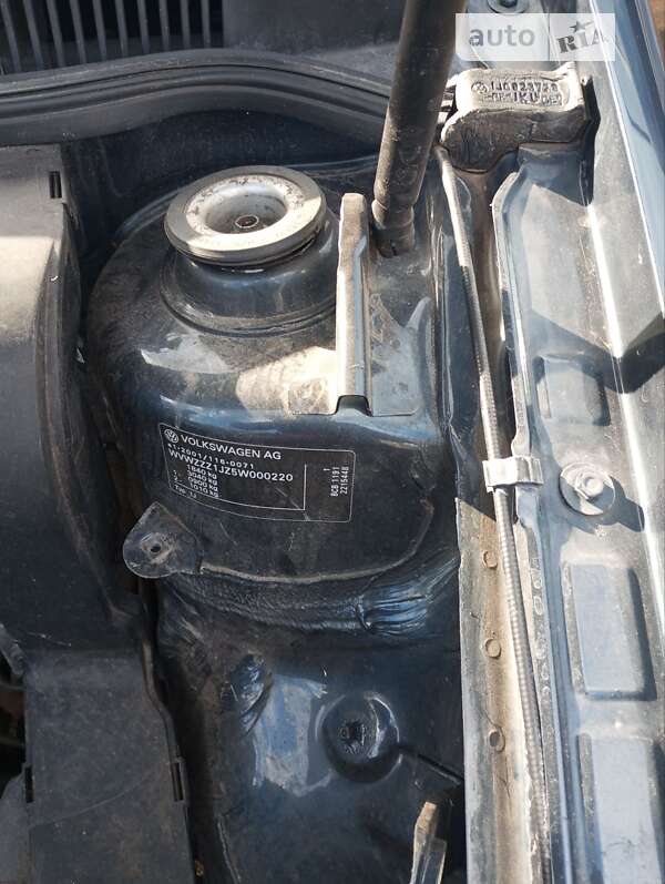 Универсал Volkswagen Golf 2004 в Глухове