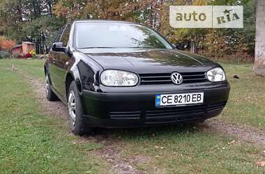 Хетчбек Volkswagen Golf 2003 в Вижниці