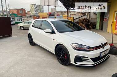 Хэтчбек Volkswagen Golf 2019 в Киеве