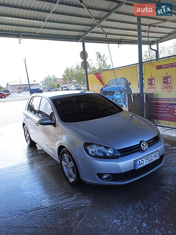 Хэтчбек Volkswagen Golf 2012 в Виноградове