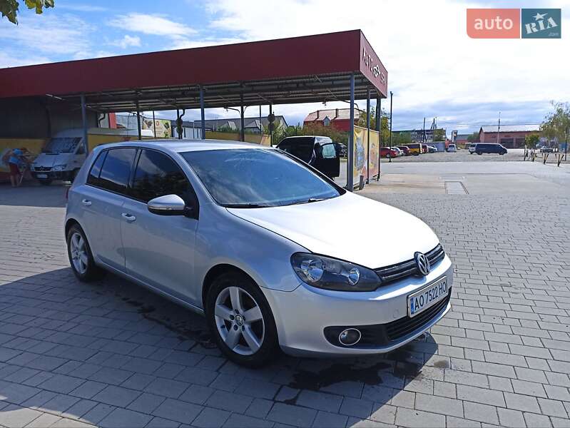 Хэтчбек Volkswagen Golf 2012 в Виноградове